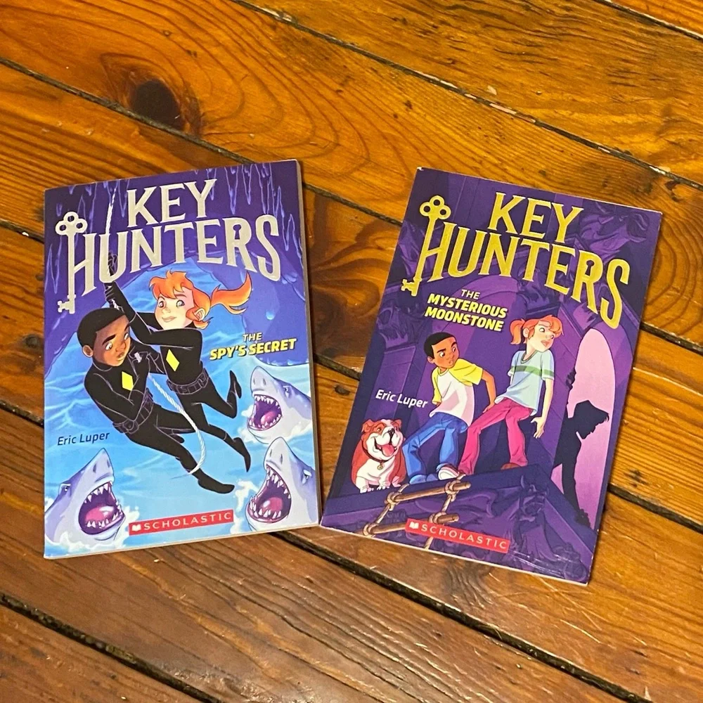 Key Hunters Set of 2 Books by Eric Luper Readling Level Grade 3 Scholastic